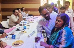 рмжрм╢ рммрм░рнНрм╖ рм╣рнЗрм▓рм╛ рмЧрм╛рмБрм░рнЗ рмПрмХ рмШрм░рм┐рмЖ рм╣рнЛрмЗ рмЪрм│рнБрмЫрмирнНрмдрм┐ рммрнГрмжрнНрмзрм╛, рмбрм┐рм▓рм░ рмжрмЙрмирм┐ рм░рм╛рм╕рми рм╕рм╛рмормЧрнНрм░рнА, рмЬрм┐рм▓рнНрм▓рм╛рмкрм╛рм│рмЩрнНрмХ рмкрм╛рмЦрм░рнЗ рмЕрмнрм┐рмпрнЛрмЧред