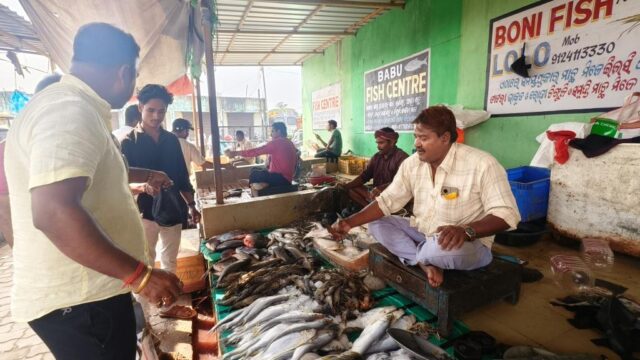 MACHA MANSA DOKAN RE KHACHAKHAC BHIDA