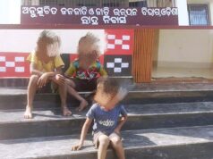 ଧାମରା ଡିଆଁ ହରସିଂପୁର ସରକାରୀ ସେବାଶ୍ରମ ସ୍କୁଲରେ ଛାତ୍ରଙ୍କୁ ଅଣଦେଖା , କାଛୁ କୁଣ୍ଡିଆ ରୋଗରେ ଆକ୍ରାନ୍ତ ଅନୁସୂଚିତ ଜାତି ଓ ଜନଜାତି ଛାତ୍ର, ରାଧେ ରାଧେ ତମର ଅଧେ କୁ ମୋର ଅଧେରେ ପ୍ରଧାନ ଶିକ୍ଷକ, ଗଣମାଧ୍ୟମକୁ ଦେଖି ଶିକ୍ଷୟିତ୍ରୀଙ୍କ ନାଲି ଆଖି