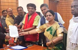 ବିଭିନ୍ନ ଦାବି ନେଇ ଜିଲା କଂଗ୍ରେସ କମିଟି ପକ୍ଷରୁ ଜିଲାପାଳଙ୍କୁ ସ୍ମାରକପତ୍ର