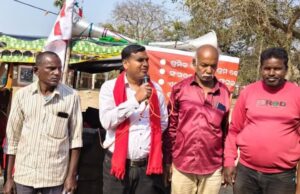 ଭାରତ ବନ୍ଦକୁ ସଫଳ କରିବା ପାଇଁ ଟ୍ରେଡ ୟୁନିୟନ ଓ ସଂଯୁକ୍ତ କୃଷକ ମୋର୍ଚ୍ଚା ପକ୍ଷରୁ ଚାନ୍ଦବାଲି ବ୍ଲକରେ ଯାଠା ପରିକ୍ରମା ଓ ସଭା