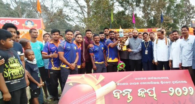 KISHORE NAYAK MEMORIAL CRCKET-TURNAMENTA CHAMPION TRAFI PHOTO (1)