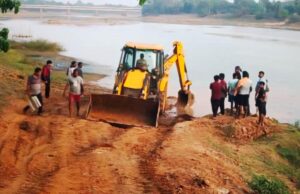 ବୈତରଣୀ ନଦୀର ସେଣ୍ଡପୁର ବେଆଇନ ବାଲିଘାଟରେ ଗଡ଼ା କାଟିଲା ଖଣି ବିଭାଗ