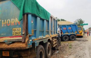ତିନି ବେଆଇନ୍ ବାଲି ବୋଝେଇ ଗାଡି ଜବତ