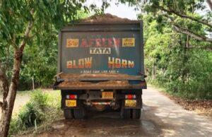 ବାଲି ‘ମାଫିଆ’ଙ୍କୁ ପୋଲିସର କ୍ଲିନ୍ଚିଟ୍!, ଖଣି ଅଧିକାରୀ ଧରିଥିବା ବେଆଇନ ବାଲି ବୋଝେଇ ହାଇୱା ଥାନାକୁ ଆସିବା ପରେ ଓଲଟିଗଲା ସବୁ ଗଣିତ