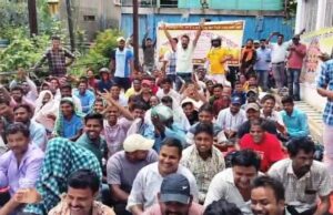 ଭଦ୍ରକ ବୈଦ୍ୟୁତିକ ମଣ୍ଡଳ ଅଧୀକ୍ଷଣ ଯନ୍ତ୍ରୀଙ୍କ କାର୍ଯ୍ୟାଳୟ ସମ୍ମୁଖରେ ପ୍ରତିବାଦ ସହ ଧାରଣା