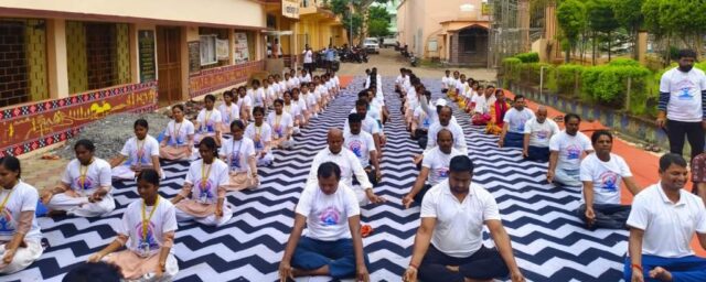 BLOCK LEVEL YOGA DIVAS