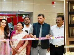 ଭଦ୍ରକରେ କଲ୍ୟାଣ ଜୁଏଲର୍ସର ଡେବ୍ୟୁ ଶୋ’ରୁମ୍ ଉନ୍ମୋଚନ କଲେ ପ୍ରତୀକୀୟ ଅଭିନେତ୍ରୀ କରିସ୍ମା କପୁର