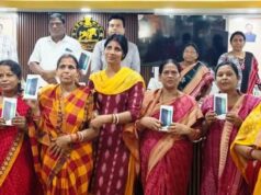 ଅଙ୍ଗନୱାଡି କର୍ମୀଙ୍କୁ ମୋବାଇଲ ବଂଟାଗଲା