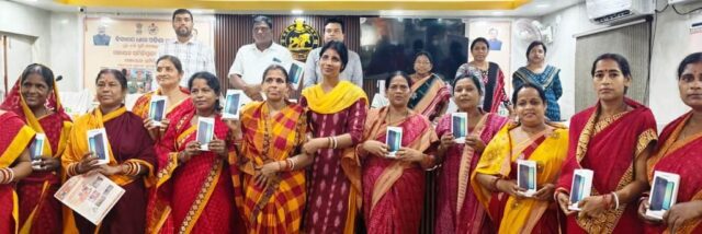 anganwadi karmi nku mobile bantana