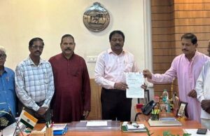 ଆନ୍ଦୋଳନ ତେଜିଲା,ଜିଲ୍ଳା ମୁଖ୍ୟ ଚିକିତ୍ସାଳୟ ପରିସରରେ ଆହାର କେନ୍ଦ୍ର ପ୍ରତିଷ୍ଠା ନିମନ୍ତେ ଜିଲାପାଳଙ୍କୁ ଦାବିପତ୍ର