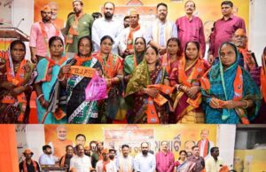 ଭଦ୍ରକ ବିଜେପି କାର୍ଯ୍ୟାଳୟରେ ଶହ ଶହ କର୍ମୀଙ୍କ ଯୋଗଦାନ, ବିଭିନ୍ନ ଦଳ ଛାଡ଼ି ବିଜେପିରେ ସାମିଲ