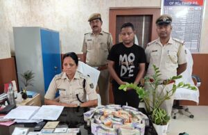 ବିଦେଶୀ ମଦ ଦୋକାନରୁ ଚୋରି ଅଭିଯୋଗ, କର୍ମଚାରୀ ଗିରଫ,୬. ୫୦ଲକ୍ଷ ଟଙ୍କା, ବାଇକ, ନକଲି ଆଧାର କାର୍ଡ଼ ଜବତ