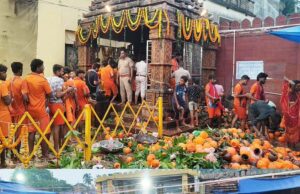 ଶ୍ରାବଣମାସର ପ୍ରଥମ ସୋମବାରରେ ଆଖଣ୍ଡଳମଣିଙ୍କୁ ଜଳଲାଗି କଲେ ୨୦ହଜାର କାଉଡ଼ିଆ ଭକ୍ତ