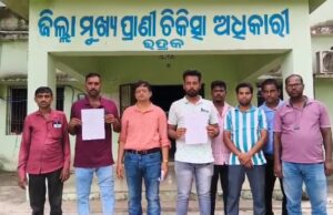 ମୈତ୍ରୀମାନଙ୍କ ବିଭିନ୍ନ ଦାବି ନେଇ ସି.ଡି.ଭି.ଓଙ୍କୁ ଦାବିପତ୍ର