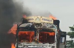 ରାଜପଥରେ ଜଳିଗଲା ଟ୍ରକ