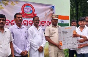 ନରିପୁର ଆଦର୍ଶର୍ ସେବା ସଂଗଠନ ପକ୍ଷରୁ ଚାରା ବଂଟନ