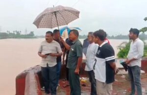 ଆଖୁଆପଦା ଆନିକଟରେ ବନ୍ୟା ସ୍ଥିତି ଅନୁଧ୍ୟାନ କରିଛନ୍ତି ବିଧାୟକ ସଂଜୀବ ମଲ୍ଲିକ