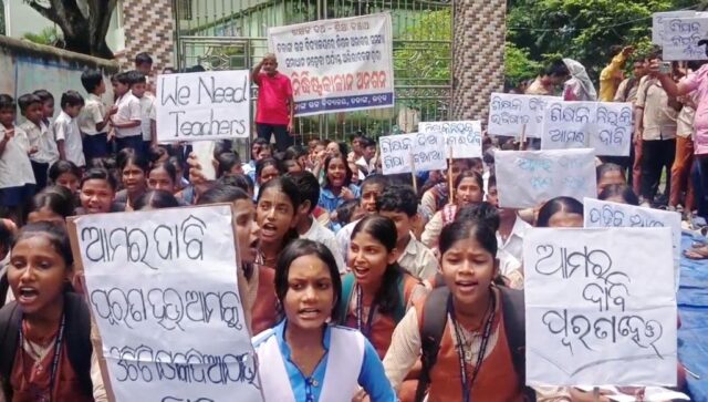 SIKHYAKA NIJUKTI SCHOOL RE DHARANA