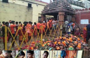ପବିତ୍ର ଶ୍ରାବଣମାସ : ୨ଦିନ ଧରି ବାବା ଆଖଣ୍ଡଳମଣିଙ୍କୁ ଜଳାଭିଷେକ କଲେ ଲକ୍ଷାଧିକ କାଉଡ଼ିଆ, ଶୃଙ୍ଖଳିତ ଜଳଲାଗି ପାଇଁ ବ୍ୟାପକ ପୁଲିସ ମୁତୟନ, ବିଭିନ୍ନ ସଂସ୍ଥା ପକ୍ଷରୁ ୪୦ହଜାର କାଉଡିଆଙ୍କୁ ପ୍ରସାଦ ବଂଟନ