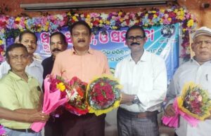 ସୁରକ୍ଷା ମଂଚ ପକ୍ଷରୁ ବିଦାୟୀ ଜିଲ୍ଲାପାଳଙ୍କୁ ସମ୍ବର୍ଦ୍ଧନା