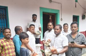ଭଦ୍ରକ ଓ ତିହିଡି ଠିକାଦାର ସଂଘ ପକ୍ଷରୁ ବିପନ୍ନଙ୍କୁ ଶୁଖିଲା ଖାଦ୍ୟ ବଣ୍ଟନ