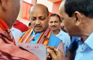 ଭଦ୍ରକରେ ଆୟୁର୍ବେଦ ଚିକିତ୍ସାଳୟ ପ୍ରତିଷ୍ଠା ଦାବି ,ରାଜ୍ୟ ବିଜେପି ସଭାପତି ମନମୋହନ ସାମଲଙ୍କୁ ସ୍ମାରକପତ୍ର ପ୍ରଦାନ କଲେ ଆୟୁର୍ବେଦ ଚିକିତ୍ସକ ସଂଘର ଡାକ୍ତରମାନେ