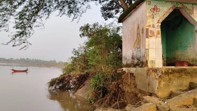 ARADI MUAN GHATA NADIBANDHA DHASILA