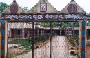 ଫେରୱେଲ୍ ଚାଲିଲା, ଚୁଲି ଜଳିଲାନି: ଭୋକିଲା ଘରକୁ ଫେରିଲେ ୩୫ ଛାତ୍ରଛାତ୍ରୀ,ମୁଖ୍ୟମନ୍ତ୍ରୀଙ୍କ କାର୍ଯ୍ୟାଳୟର ନିର୍ଦ୍ଦେଶ ପରେ ତଦନ୍ତ ଆରମ୍ଭ କଲେ ଏବିଇଓ