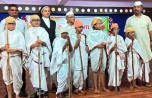 କାର୍ମେଲ ସ୍କୁଲ ପରିସରରେ ଗାନ୍ଧୀ ଜୟନ୍ତୀ ପାଳିତ, ଗାନ୍ଧୀଙ୍କ ଅହିଂସା ଓ ଶାନ୍ତିର ବାର୍ତାକୁ ମନେ ପକାଇଲେ ଗାନ୍ଧୀପ୍ରେମୀ