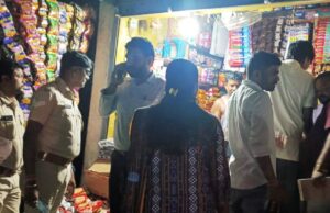 ଧାମନଗର ବଜାରରେ ପଲିଥିନ ରଖିଥିବା ଦୋକନଙ୍କ ଉପରେ ଚଢ଼ାଉ, ୩ ବସ୍ତା ଜବତ