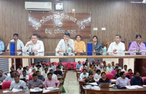 ଗ୍ରାମାଂଚଳରେ ଜନକଲ୍ୟାଣକାରୀ ଯୋଜନାର ସମୀକ୍ଷା, ନଡିଆ ଚାଷ ଉପରେ ଜିଲାପାଳଙ୍କ ଗୁରୁତ୍ୱ